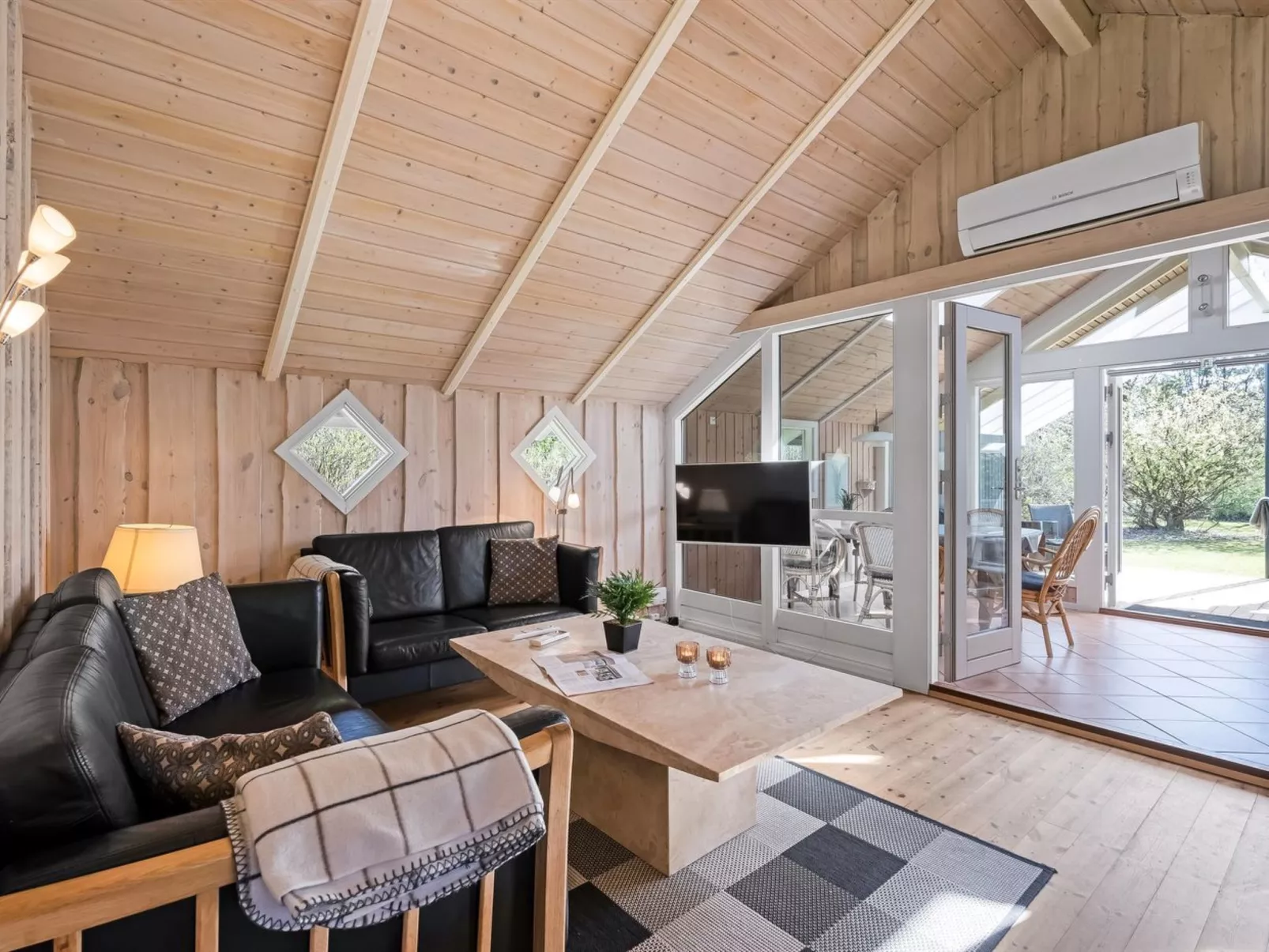 "Snefrid" - 12km from the sea-Inside