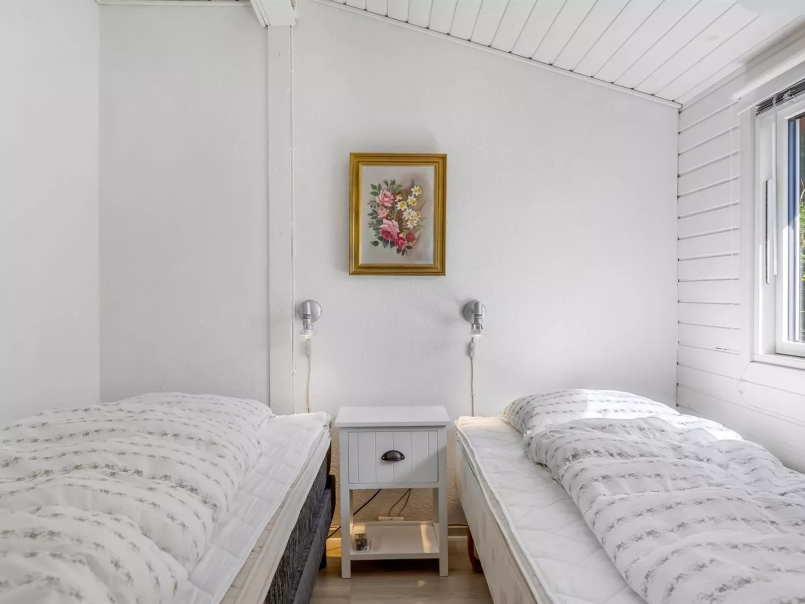 "Star" - 100m from the sea-Dedans