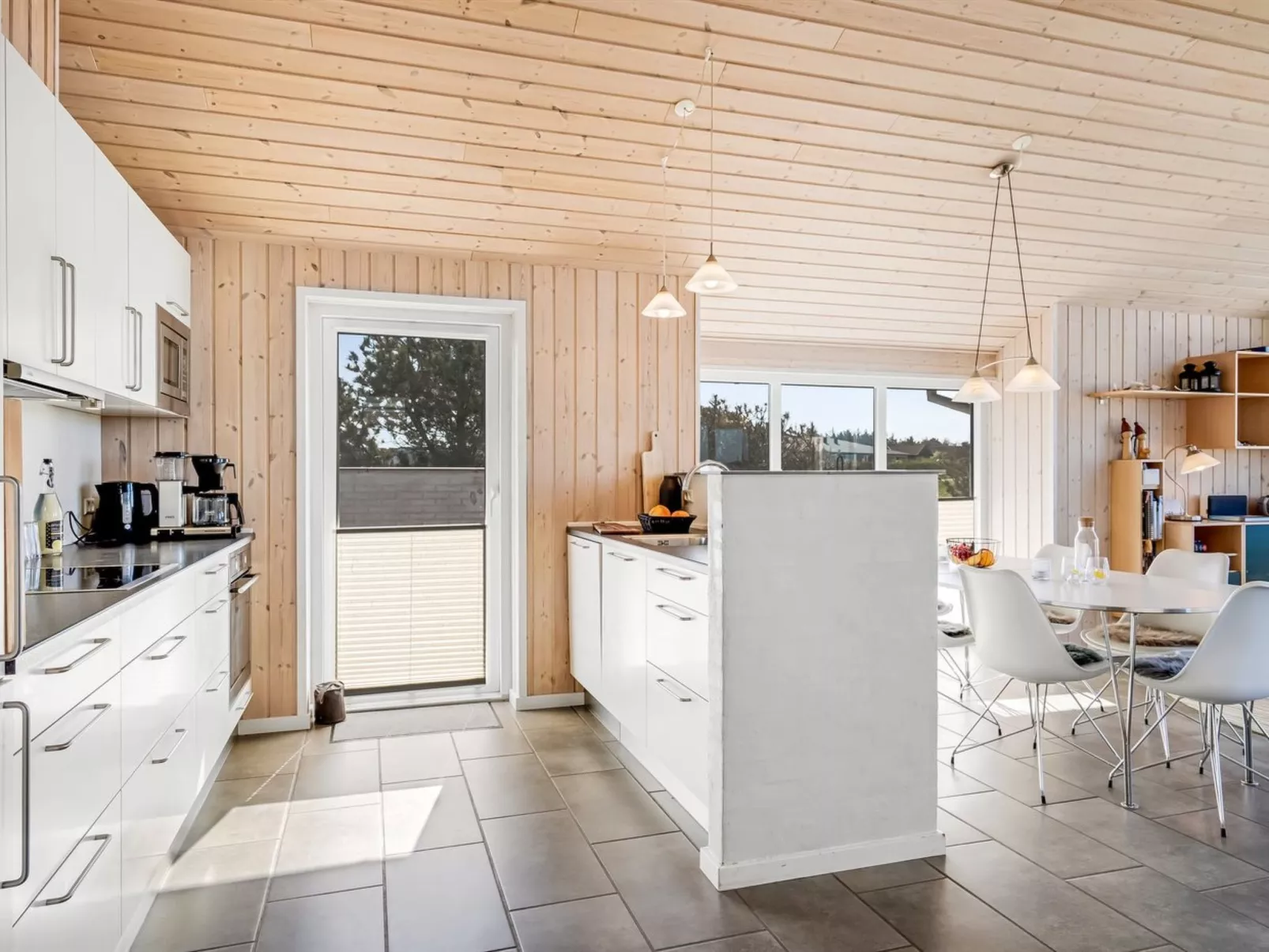 "Hornbogi" - 300m from the sea-Drinnen