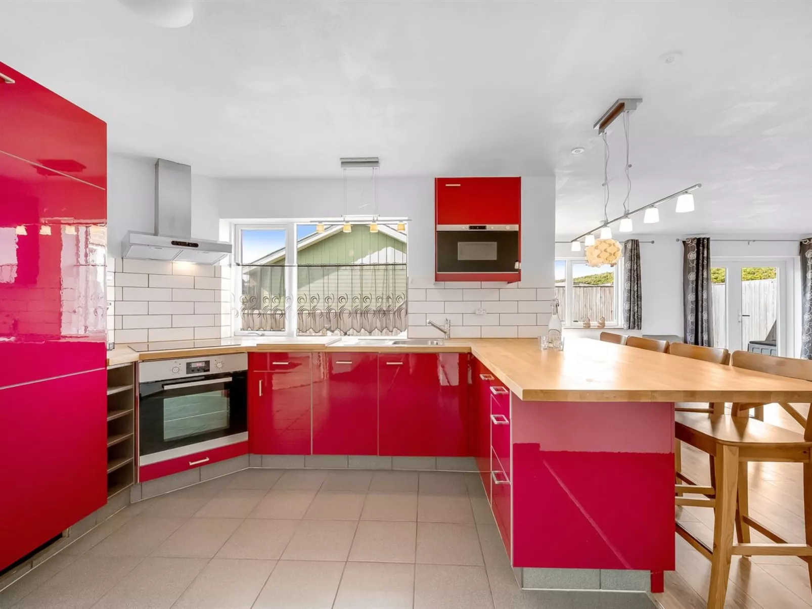 "Heming" - 100m from the sea-Inside