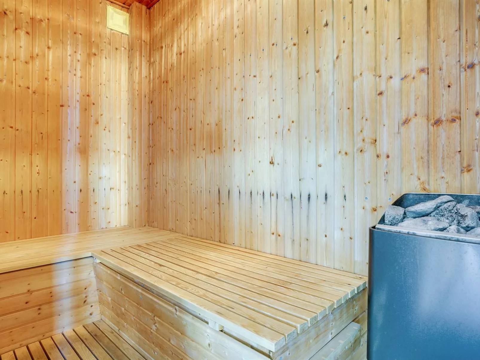 "Judeth" - 300m from the sea-Dedans