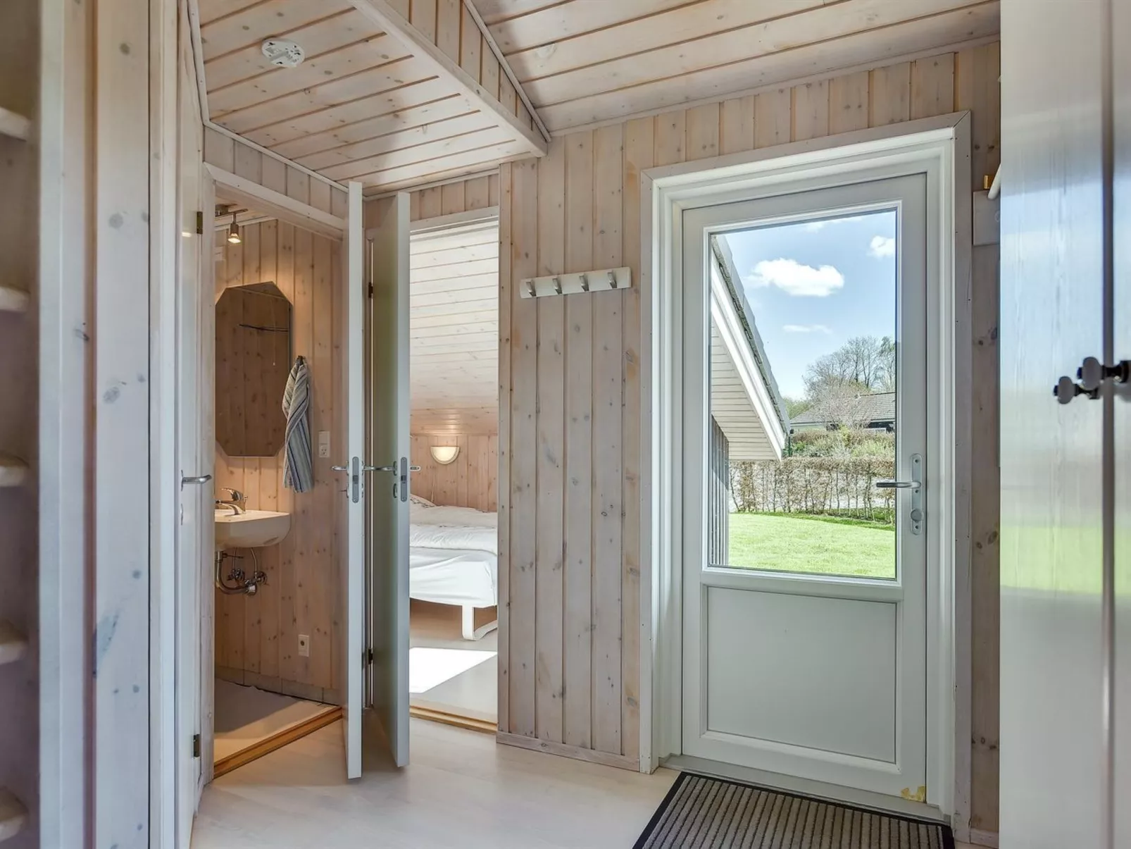 "Enja" - 150m from the sea-Drinnen