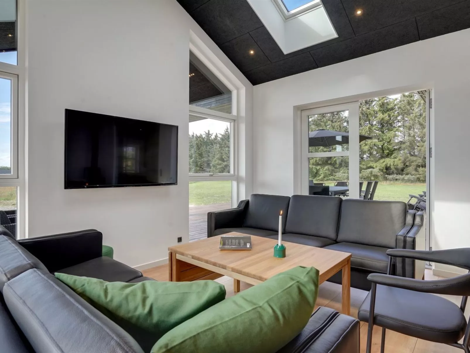 "Moreen" - 1.5km from the sea-Inside