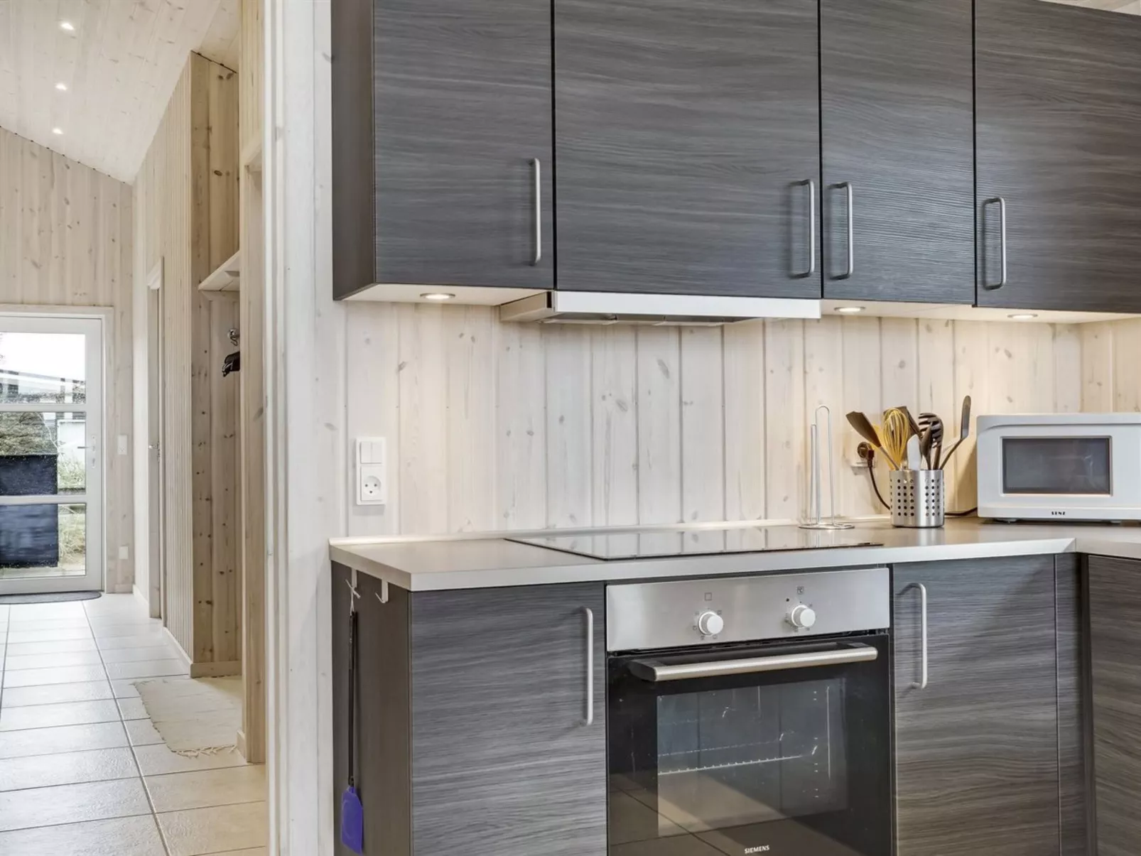 "Mavis" - 800m from the sea-Inside