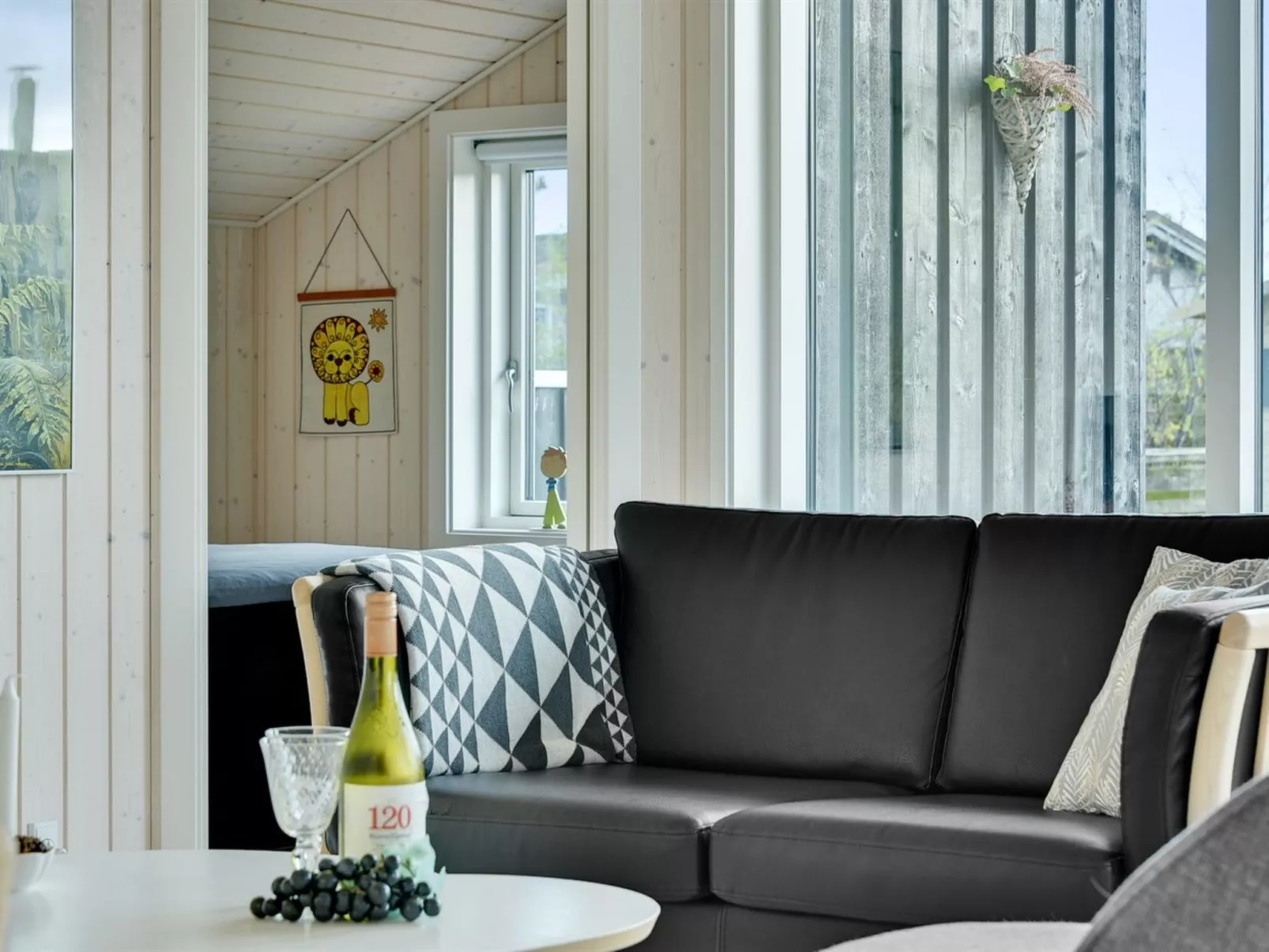 "Sighfrith" - 150m from the sea-Dedans