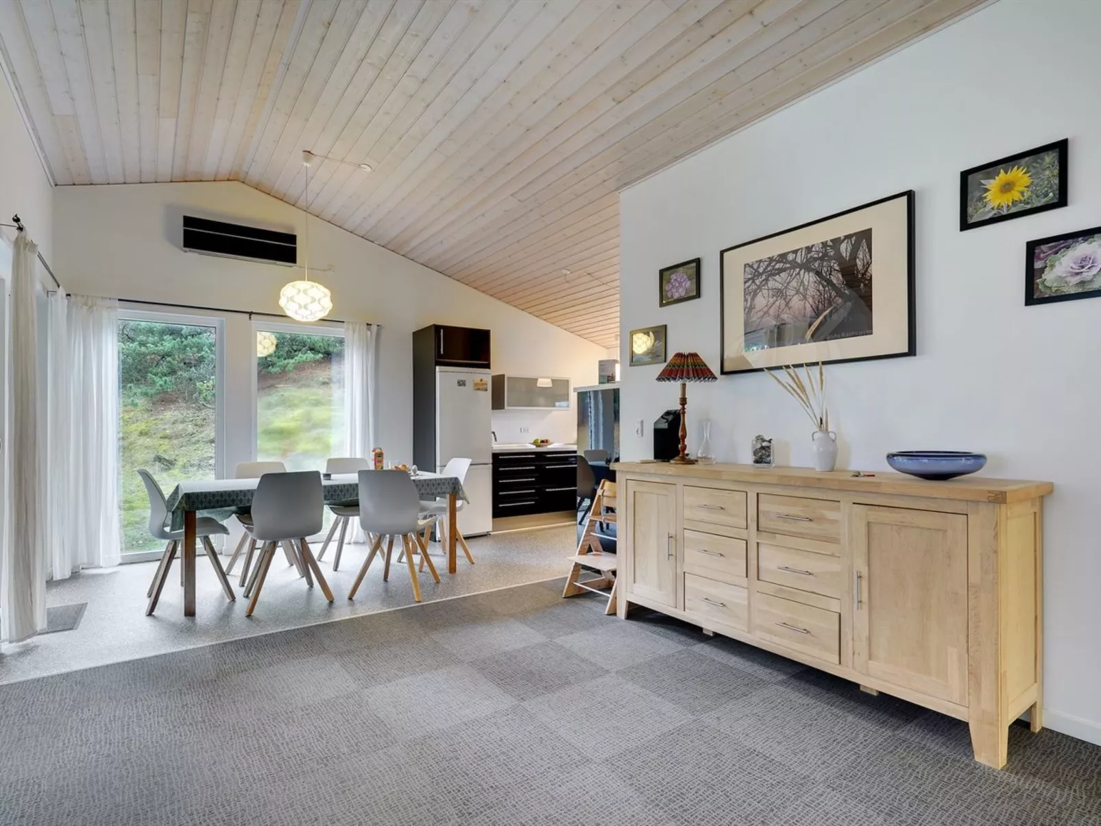 "France" - 1.1km from the sea-Drinnen