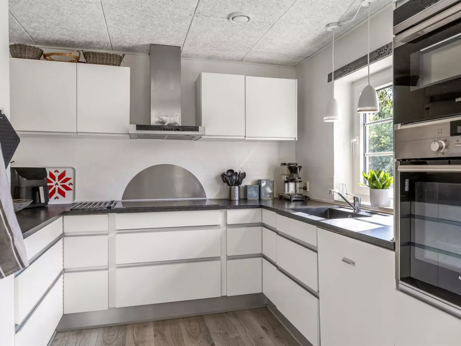 "Artan" - 2.6km from the sea-Drinnen