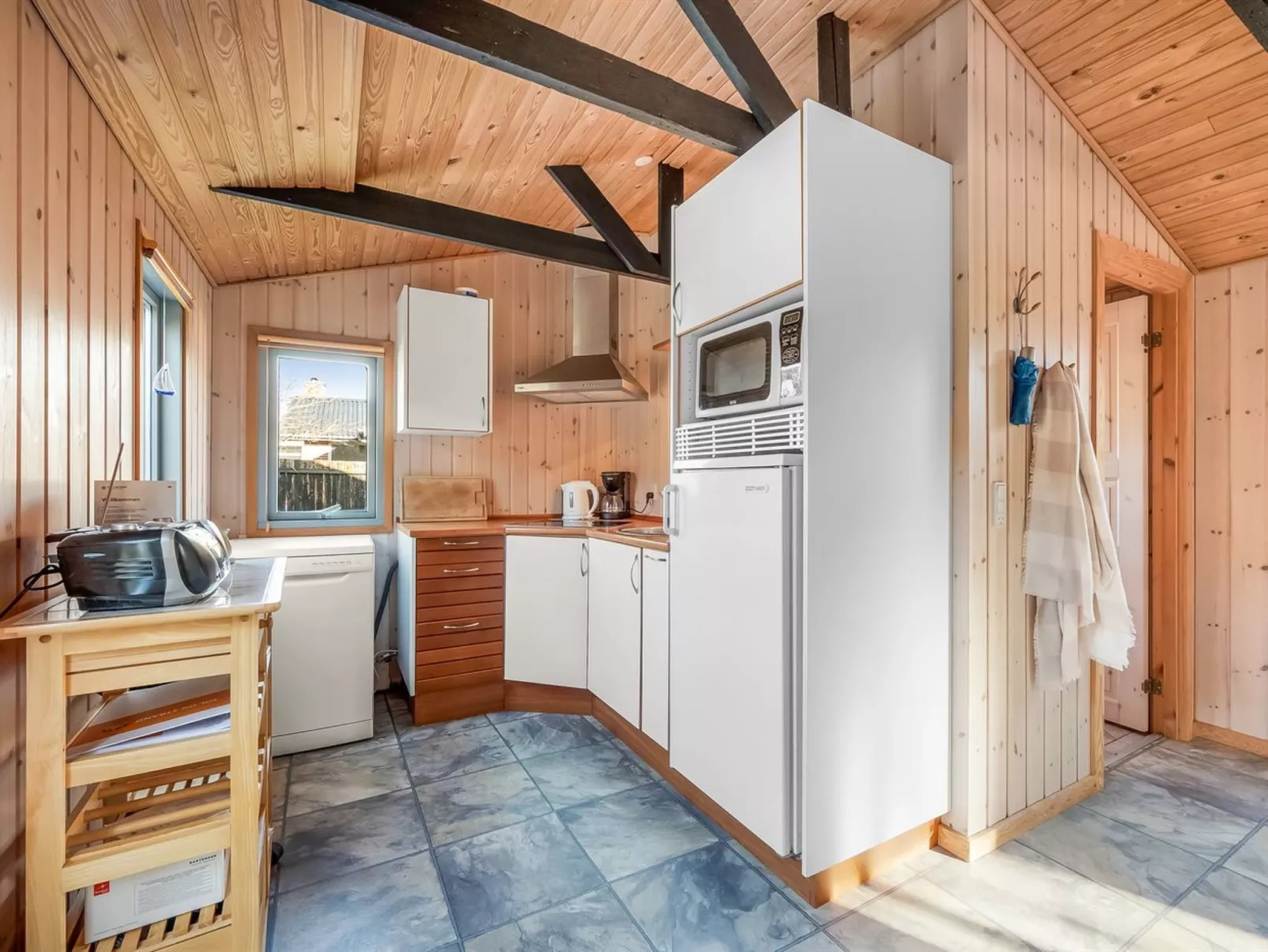 "Alpi" - 250m to the fjord-Inside