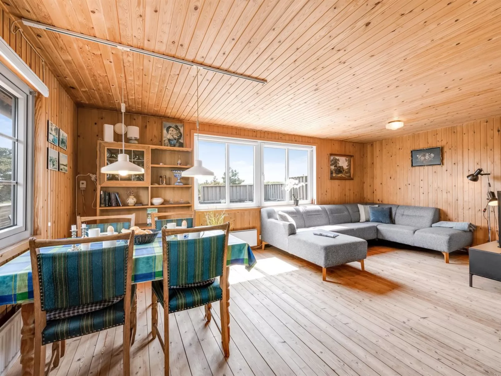 "Dina" - 200m to the fjord-Inside