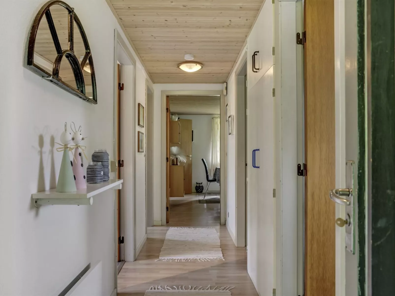 "Yak" - 350m from the sea-Drinnen