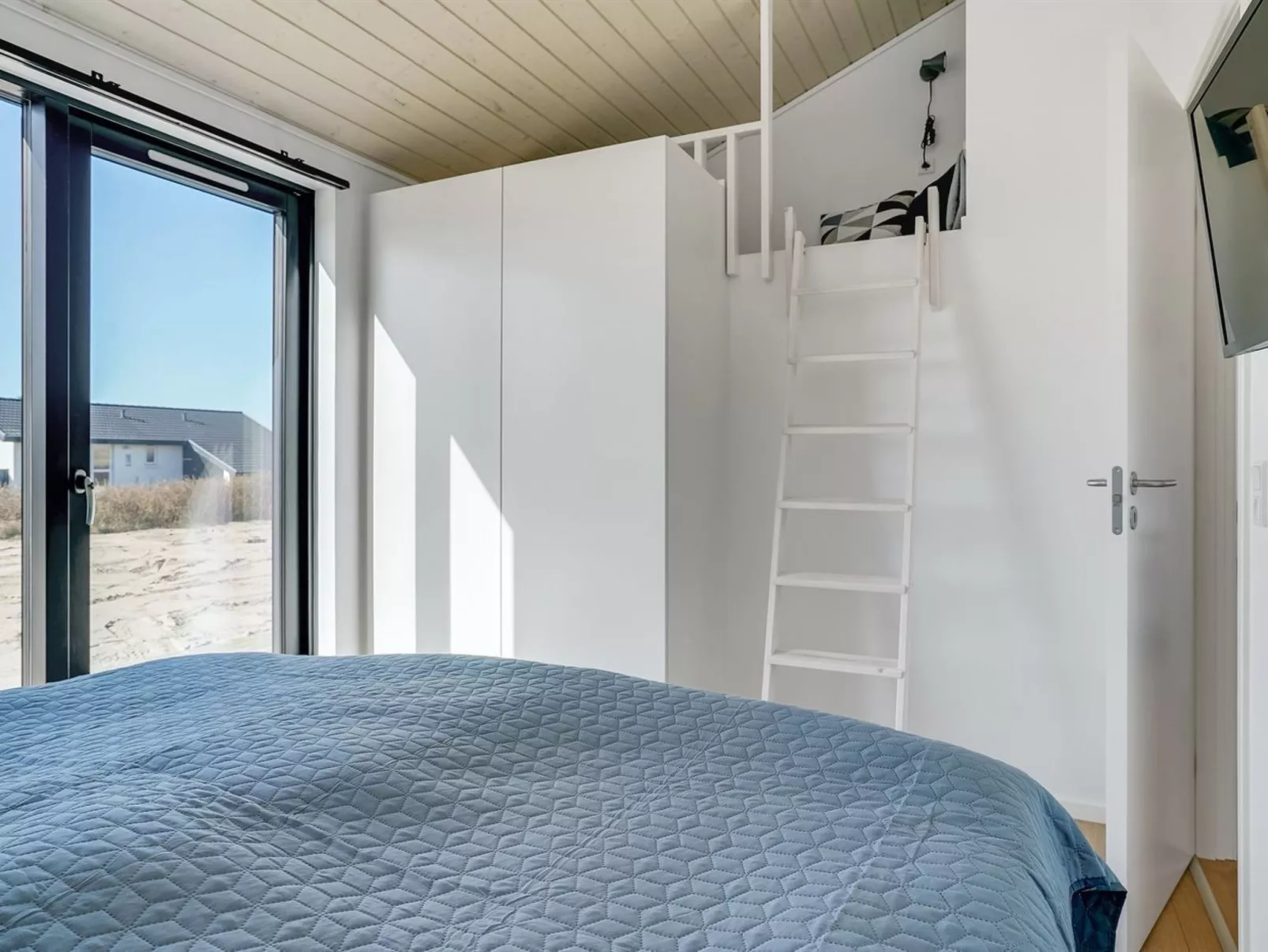 "Aiko" - 50m from the sea-Drinnen