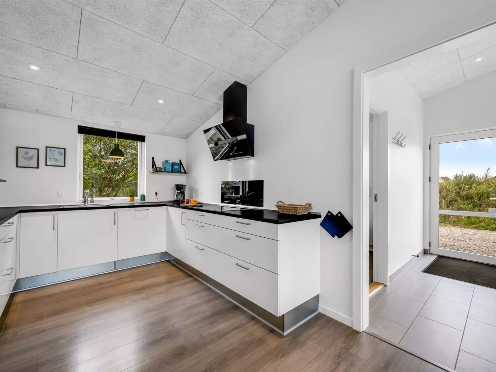 "Weike" - 950m to the fjord-Inside