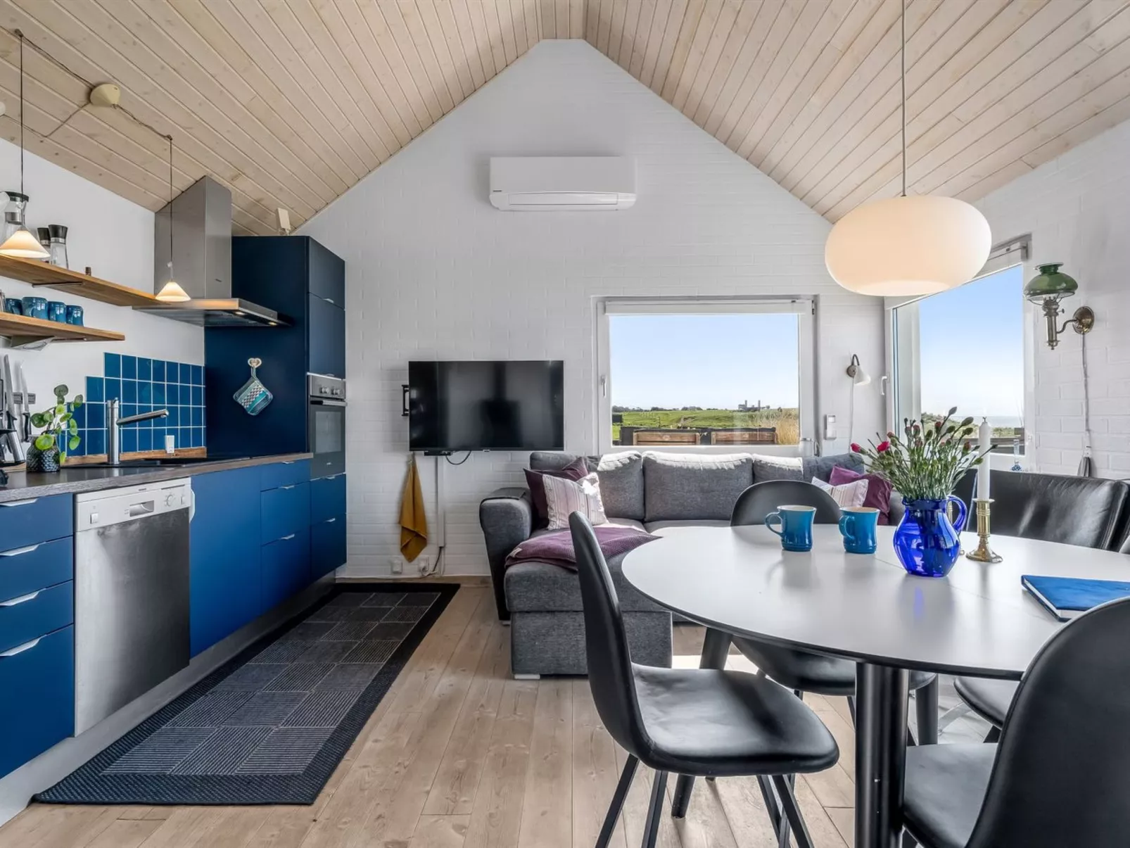 "Trifun" - 50m from the sea-Inside