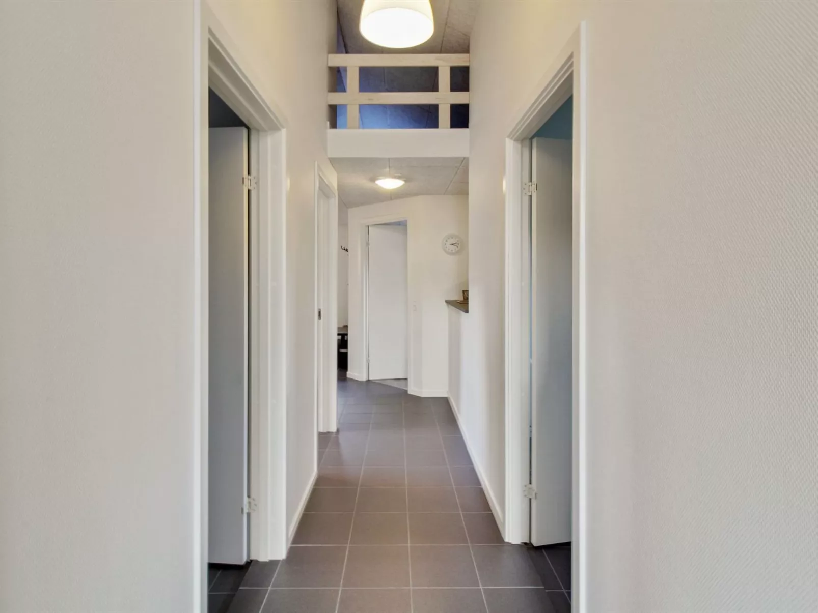 "Ethel" - 1.5km to the fjord-Drinnen