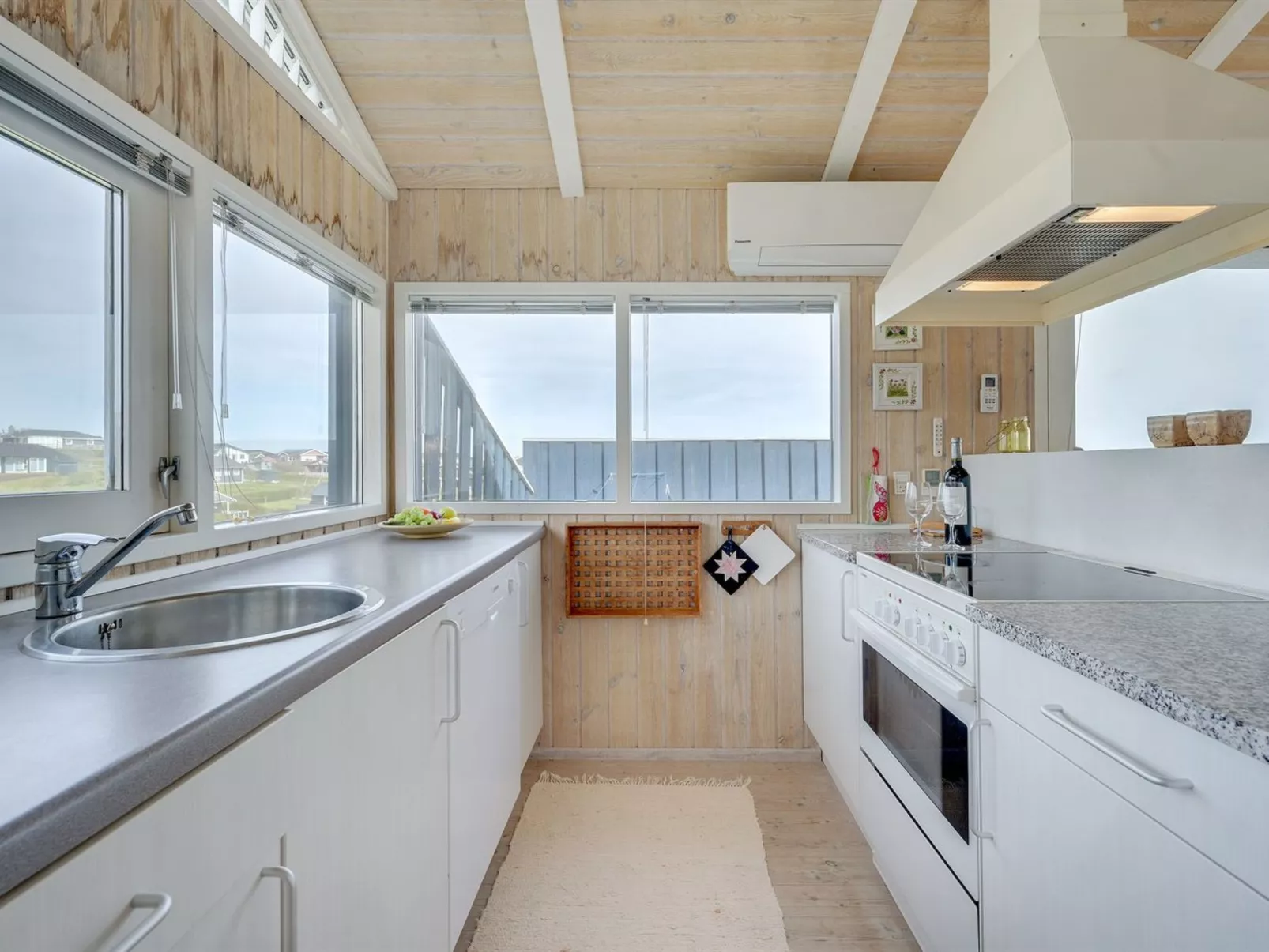 "Rajna" - 95m to the fjord-Inside