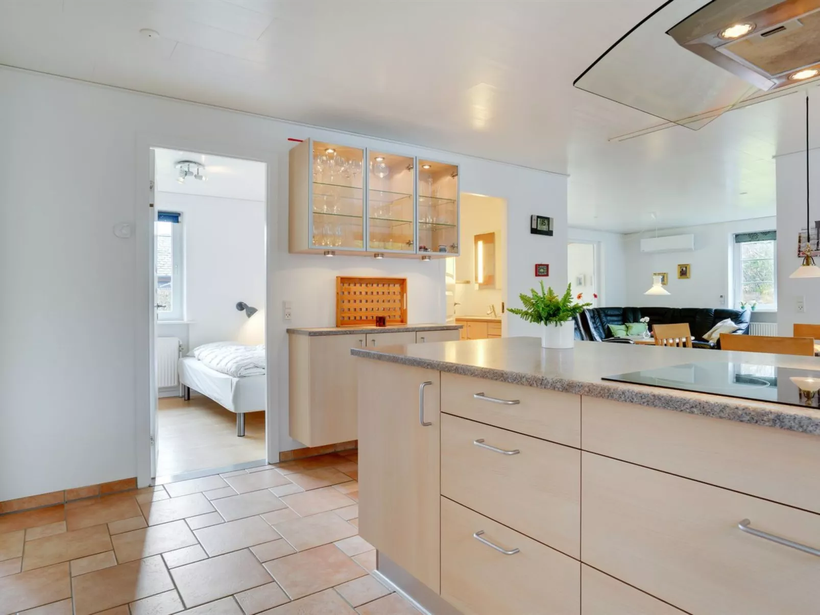 "Philip" - 2km from the sea-Inside