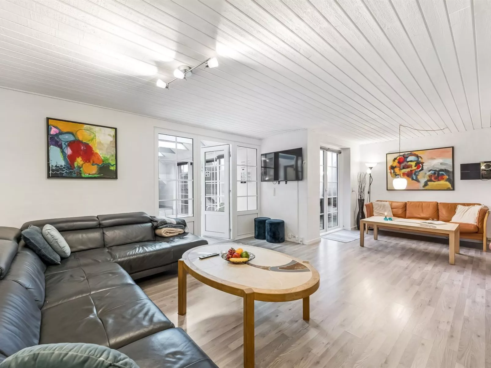 "Aane" - 1.8km from the sea-Inside