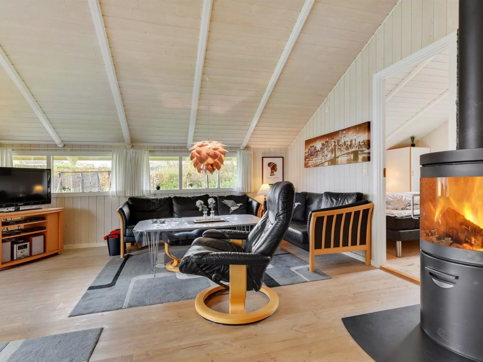 "Hwiting" - 200m from the sea-Inside