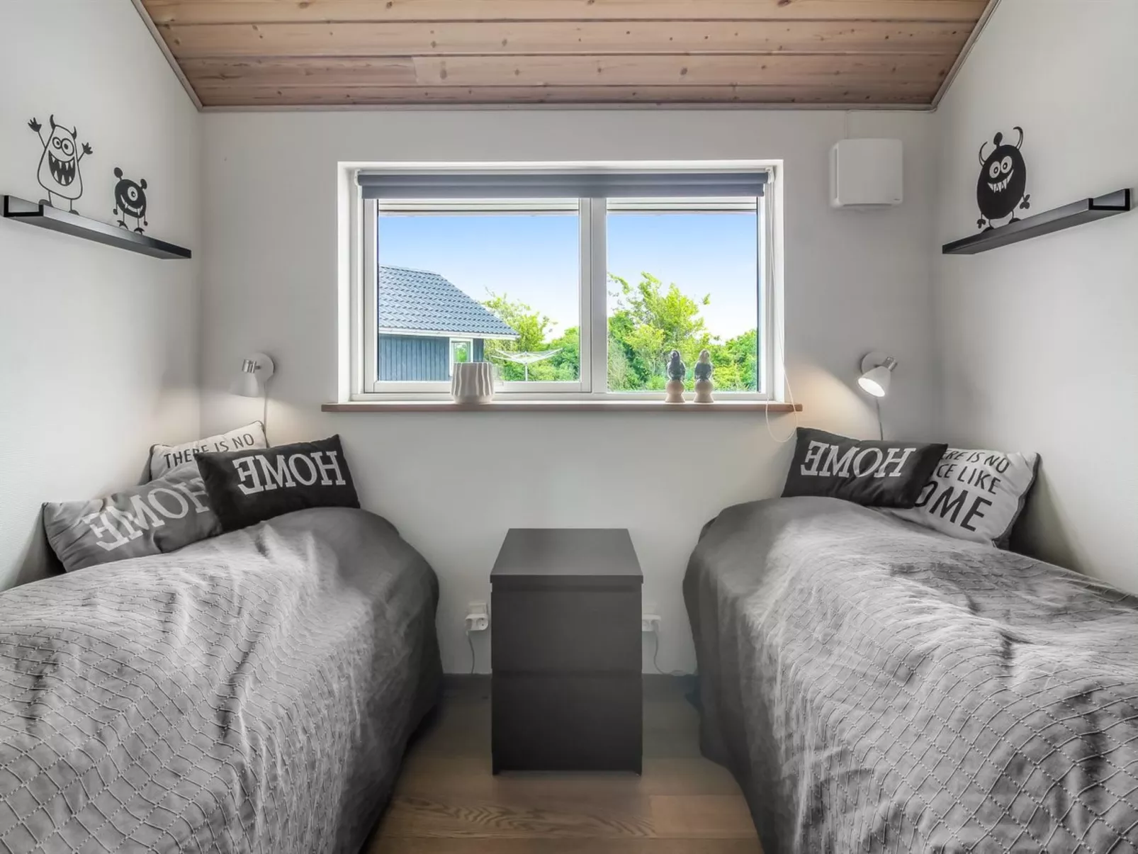 "Steen" - 800m from the sea-Drinnen