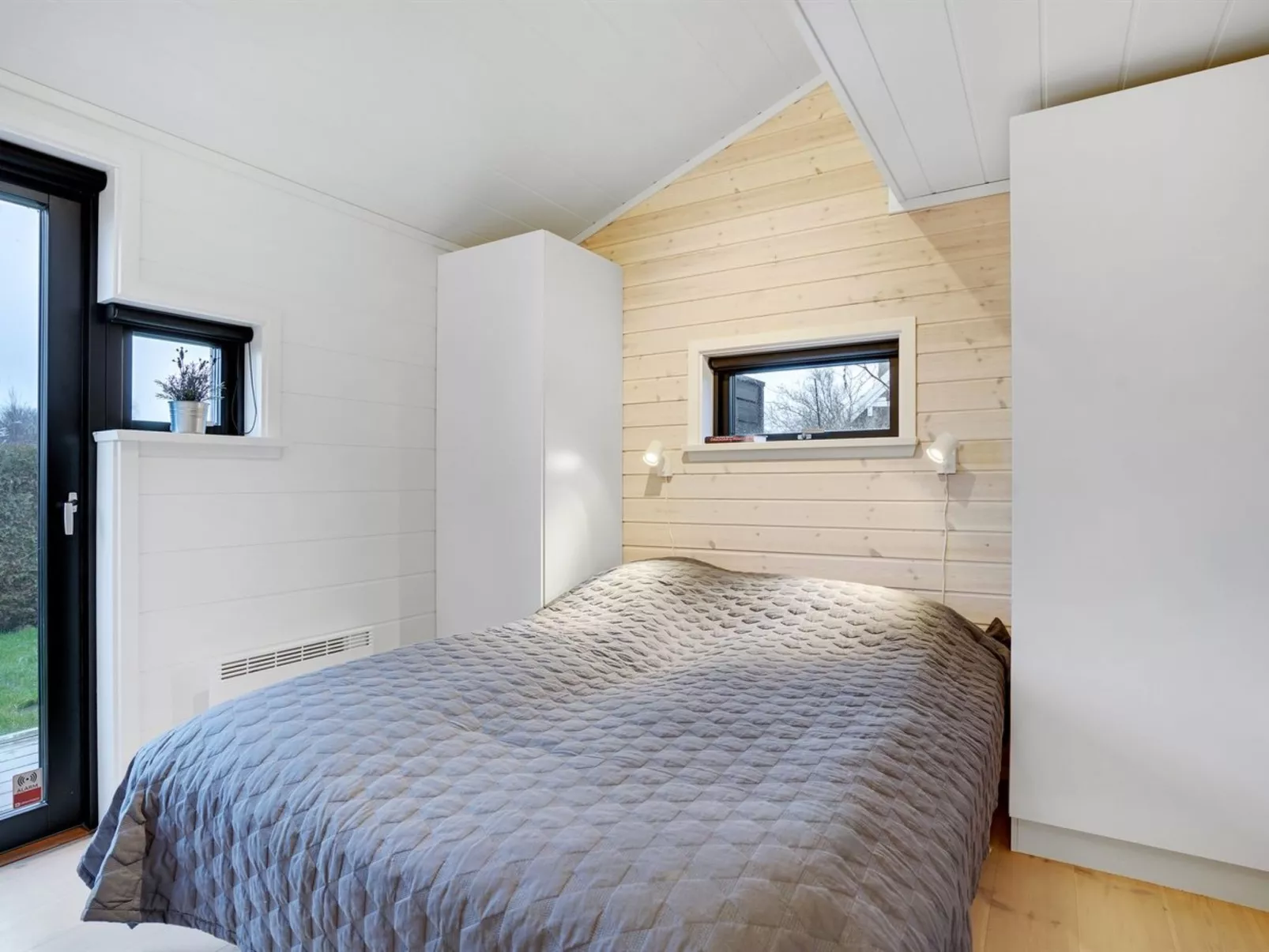 "Kjell" - 100m from the sea-Drinnen