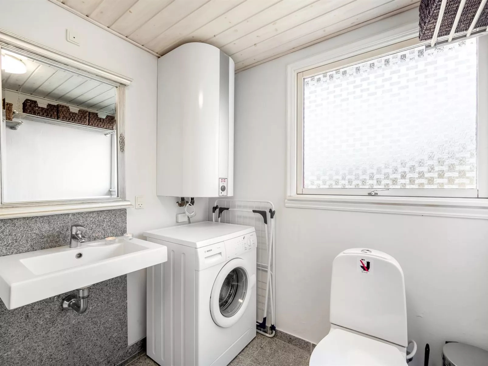 "Heera" - 100m to the fjord-Dedans