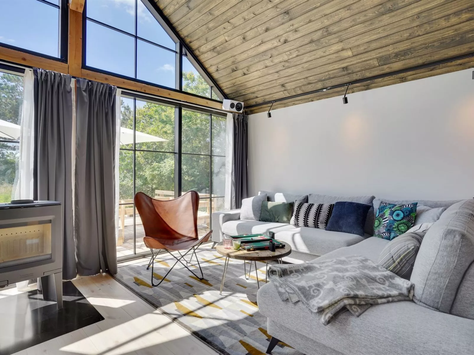 "Henrik" - 100m from the sea-Drinnen