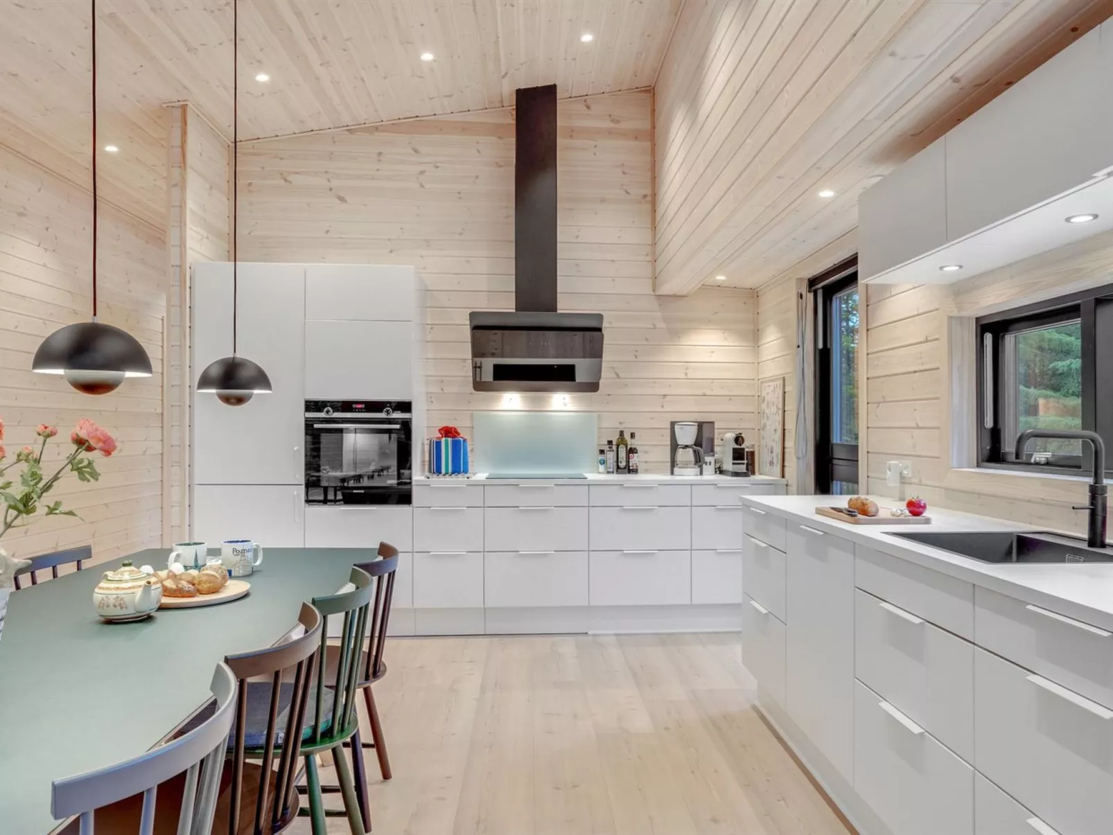 "Gunnor" - 1.3km from the sea-Inside