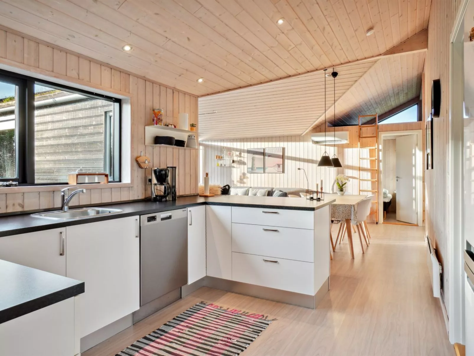 "Dyke" - 1.5km from the sea-Inside