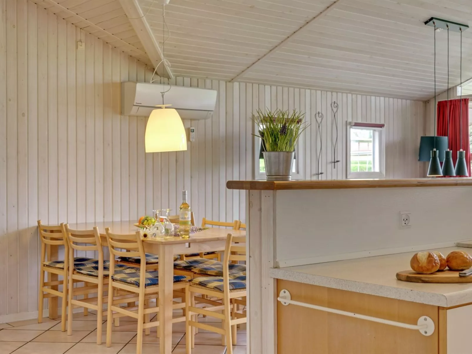 "Folke" - 250m from the sea-Drinnen