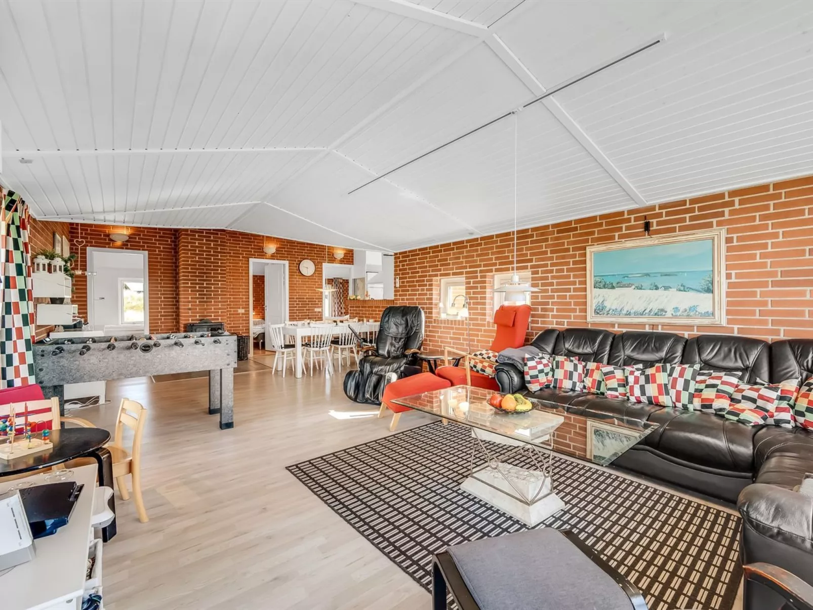 "Fia" -  from the sea-Drinnen