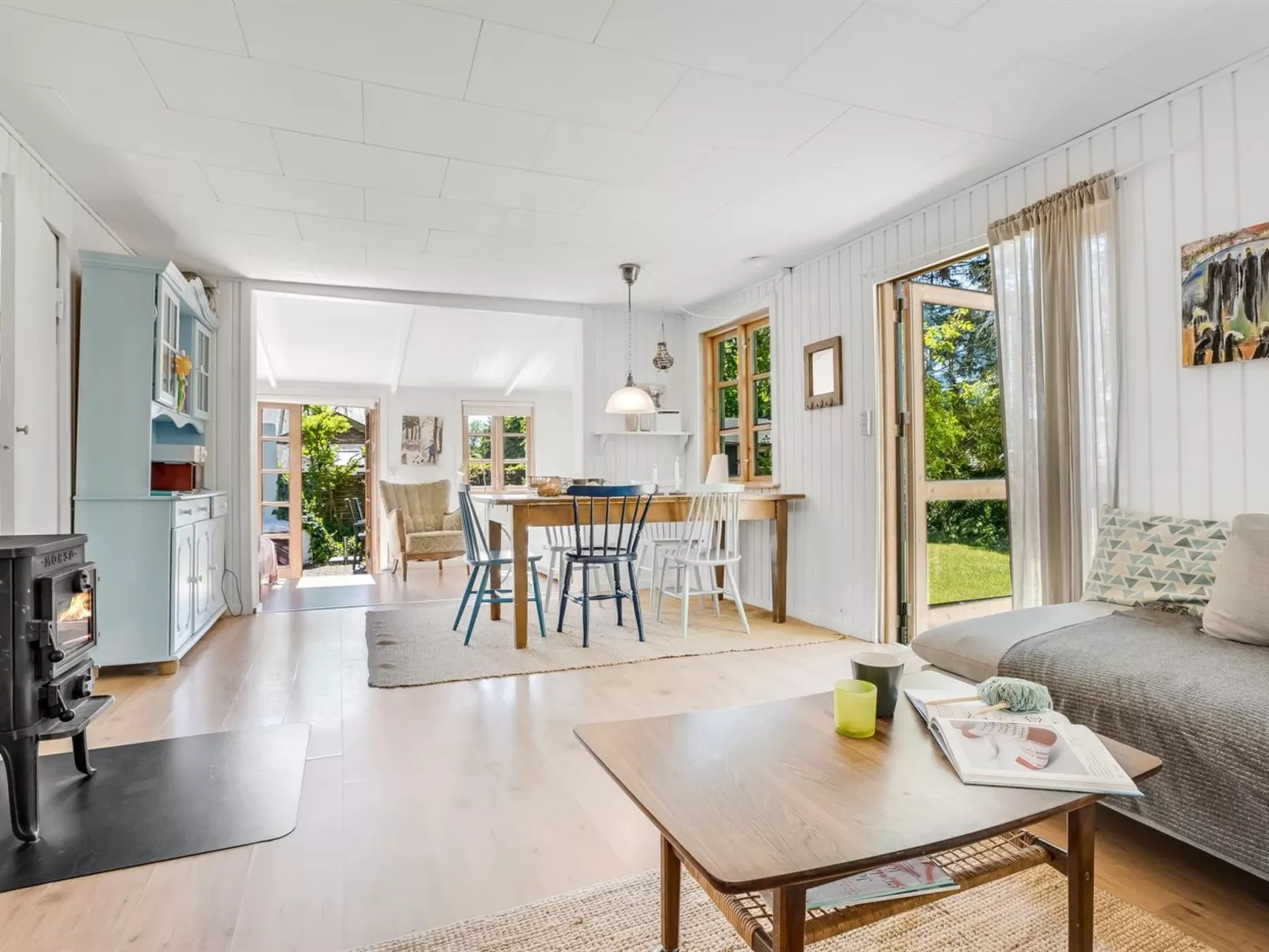 "Carly" - 100m from the sea-Drinnen