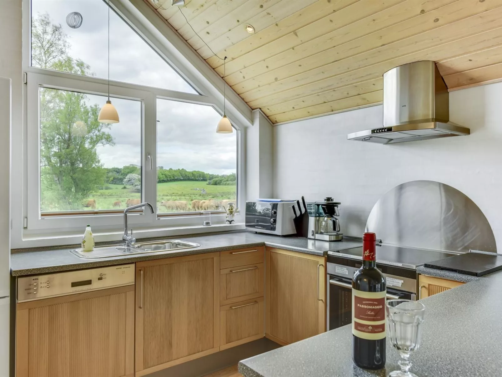 "Sigbritt" - 100m from the sea-Drinnen