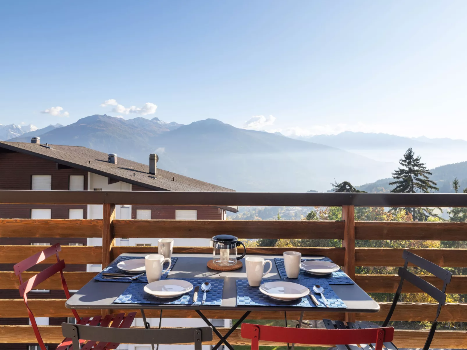 Belmont Est 80-Draußen