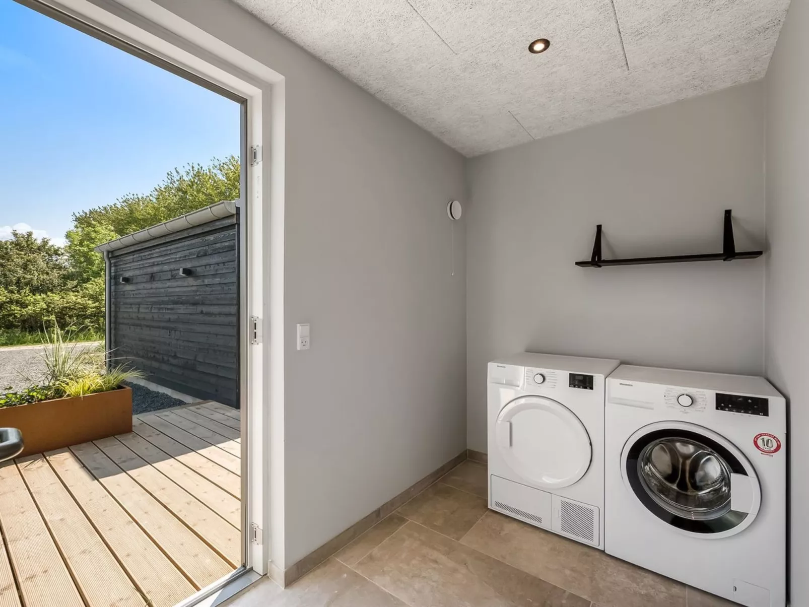 "Måns" - 500m to the fjord-Inside