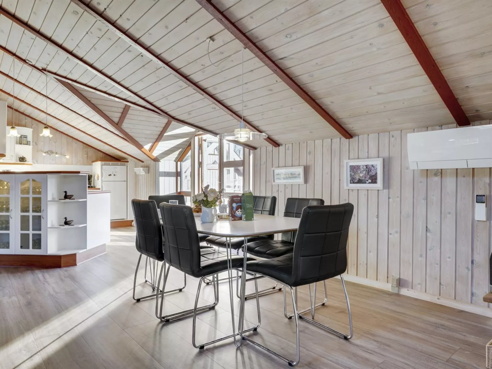 "Thurir" - 4km from the sea-Inside