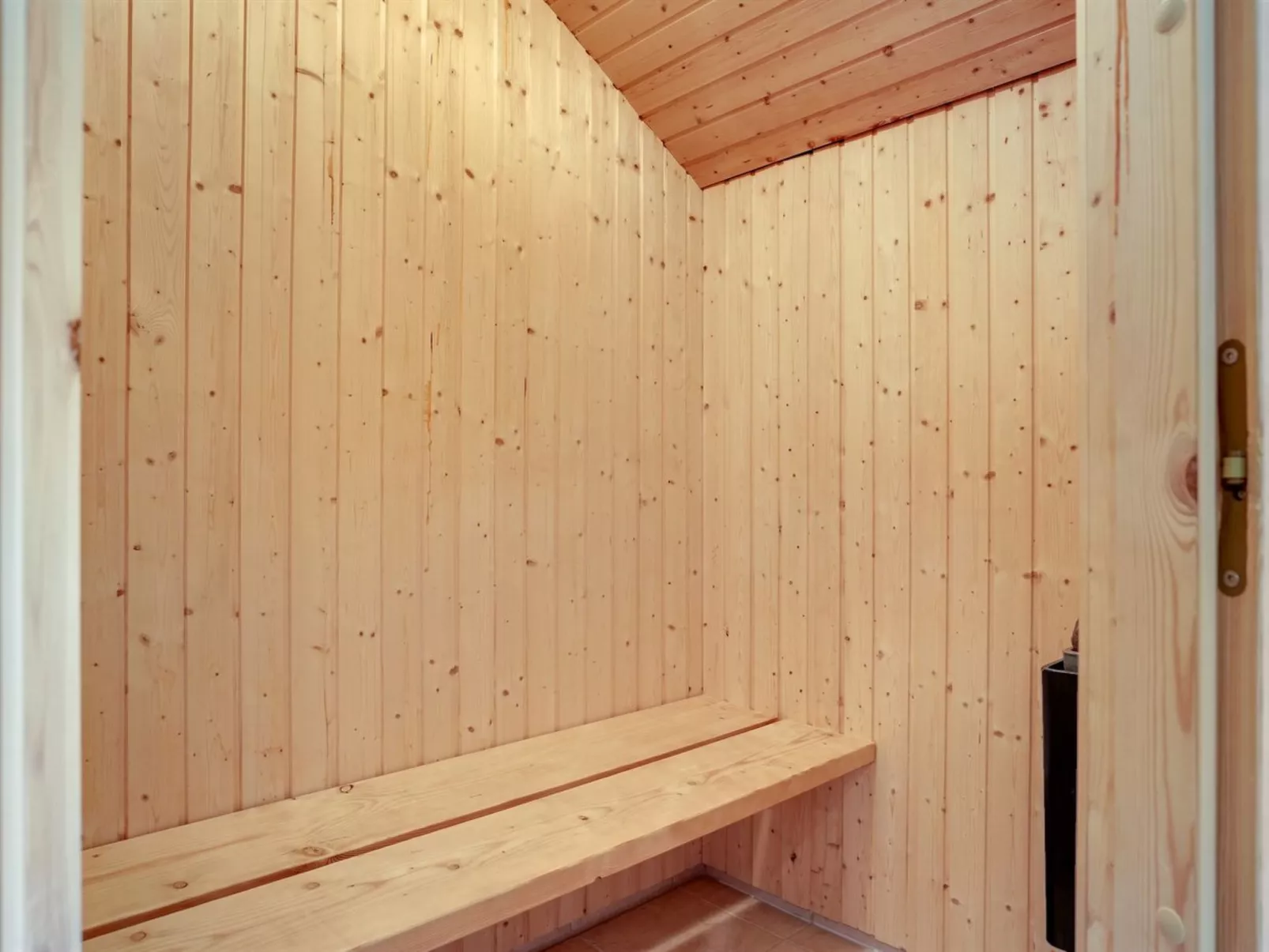 "Richard" - 4km from the sea-Dedans