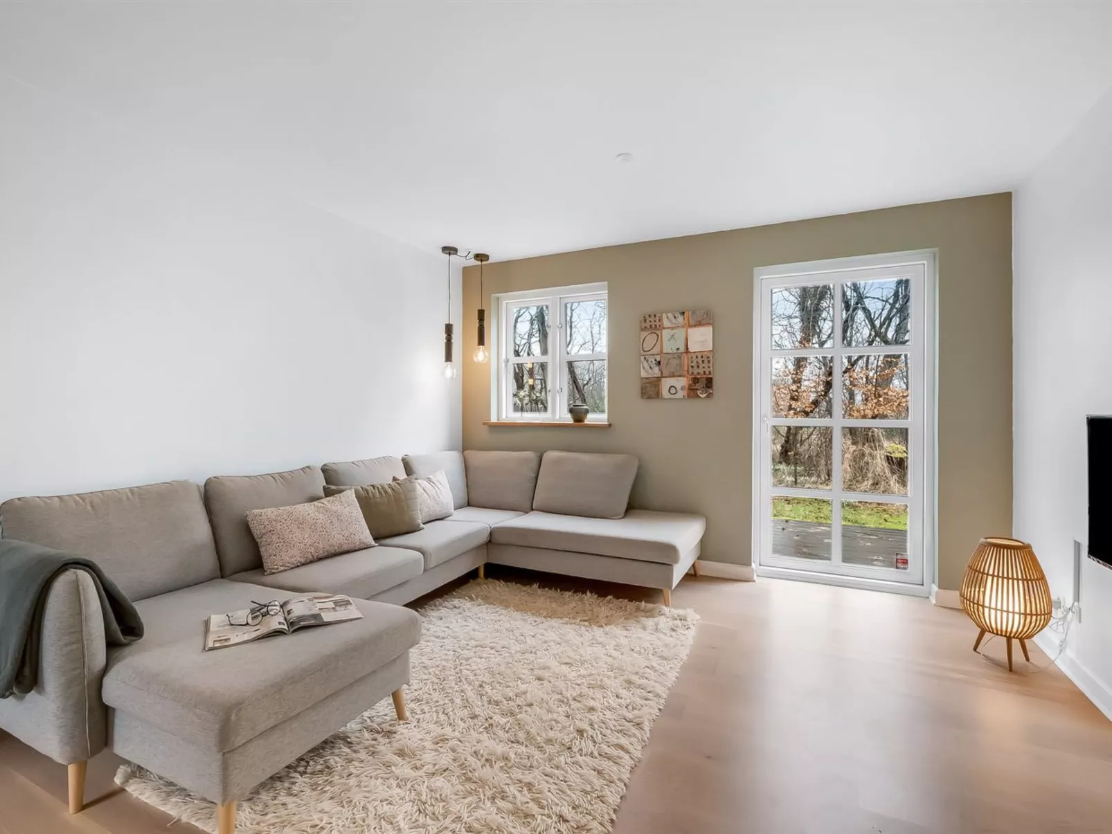 "Mandana" - 10km to the fjord-Drinnen