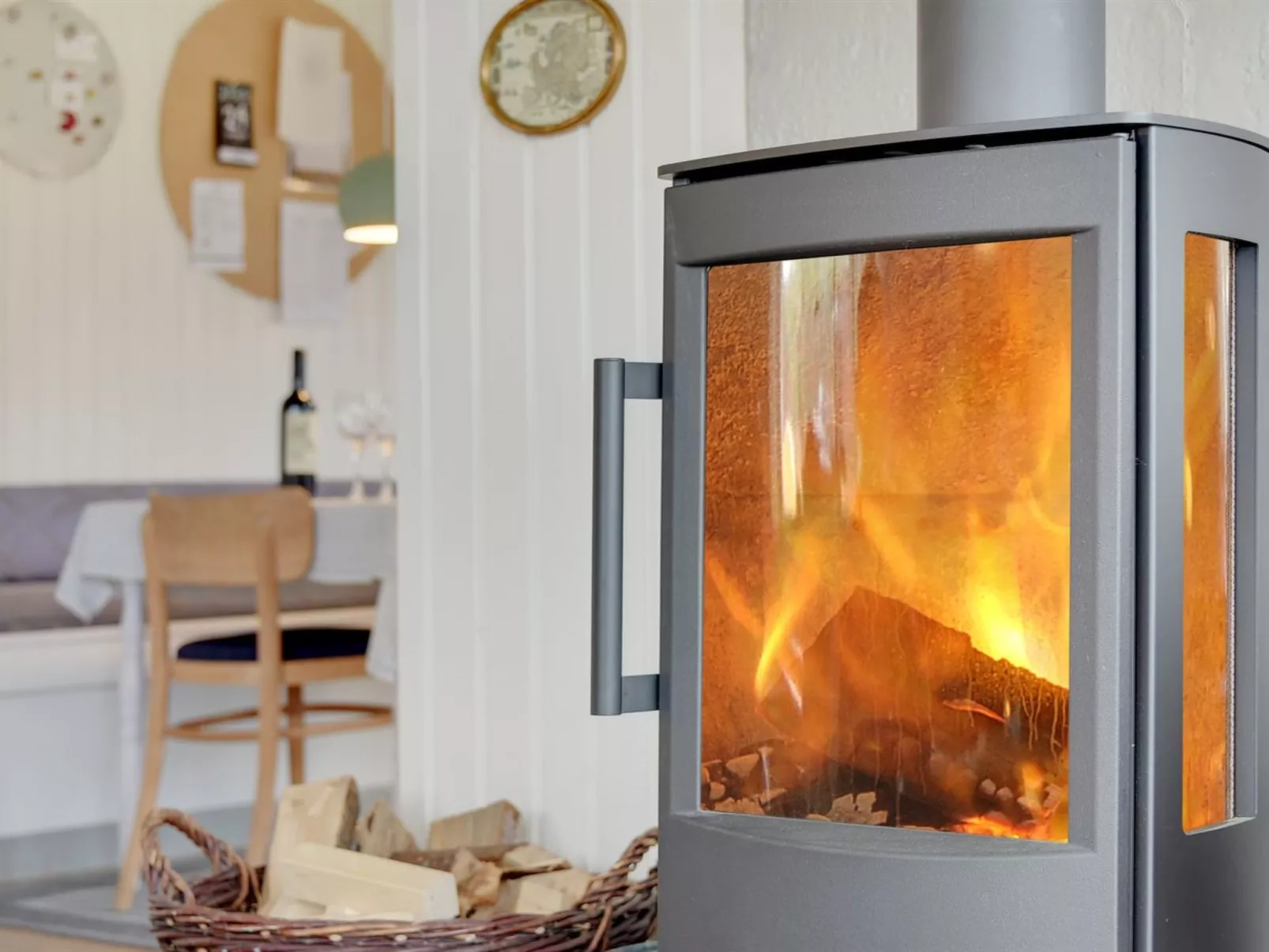 "Roar" - 500m from the sea-Drinnen