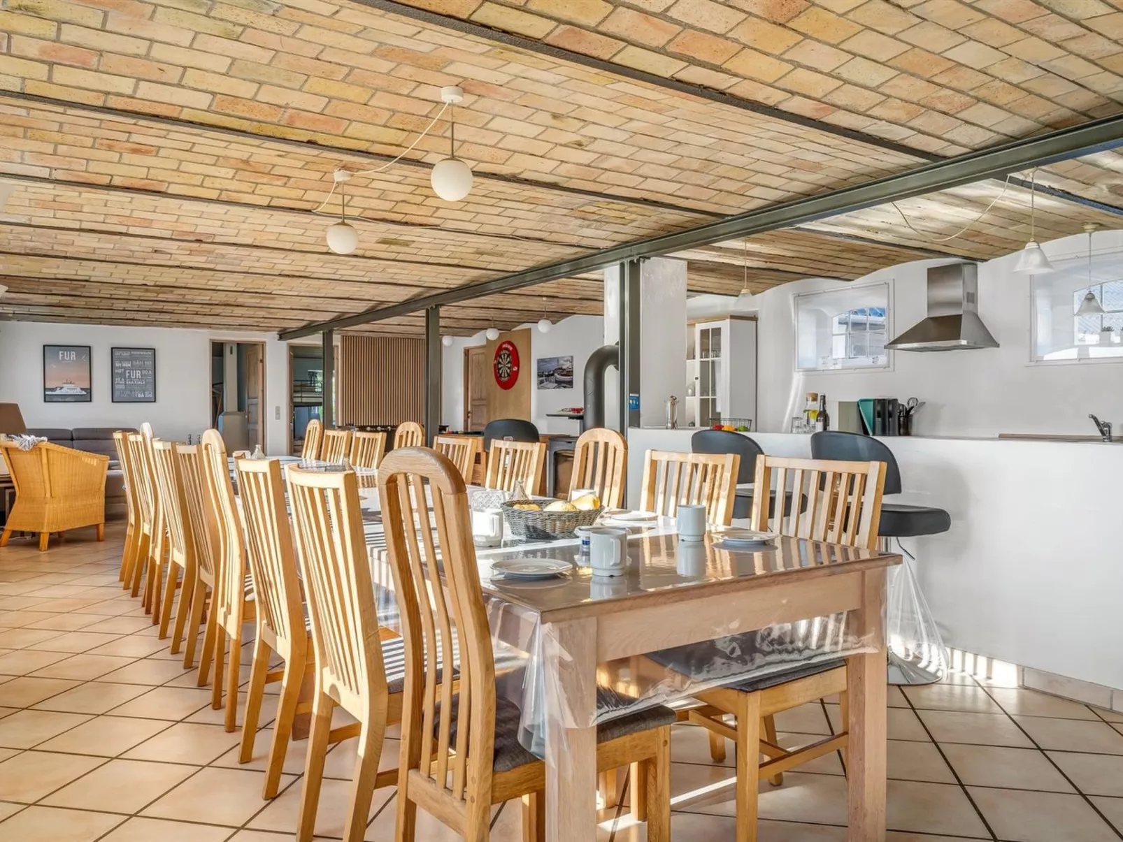 "Kara" - 100m to the fjord-Drinnen