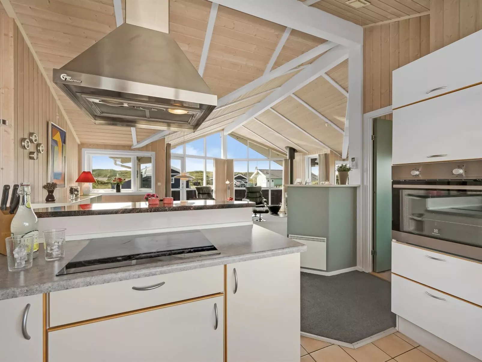 "Thrugot" -  from the sea-Dedans