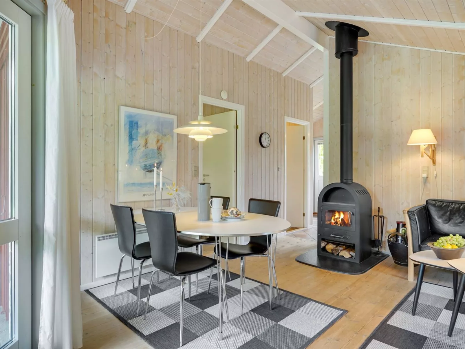 "Danna" - 850m to the fjord-Drinnen