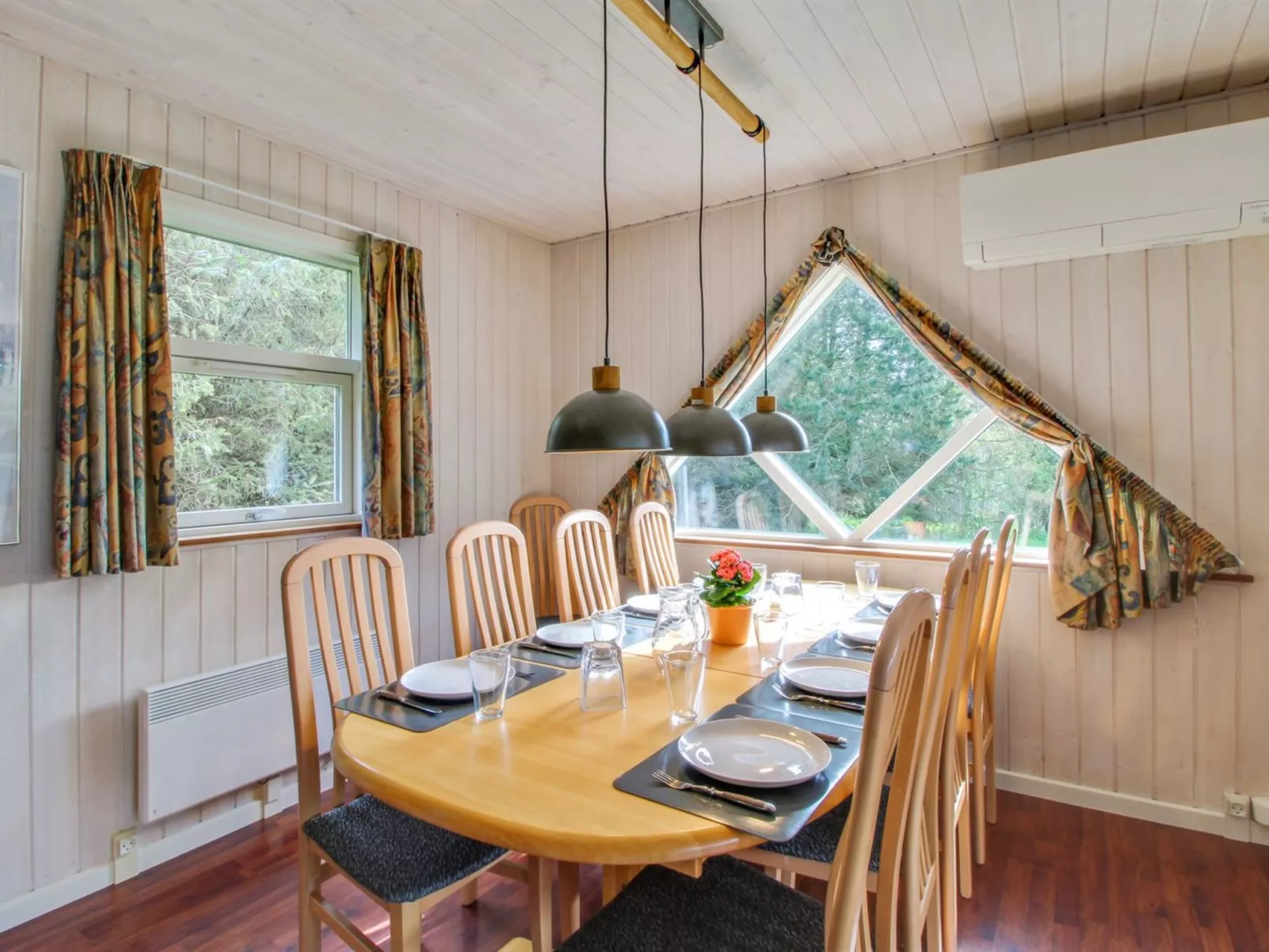 "Hemming" -  from the sea-Drinnen