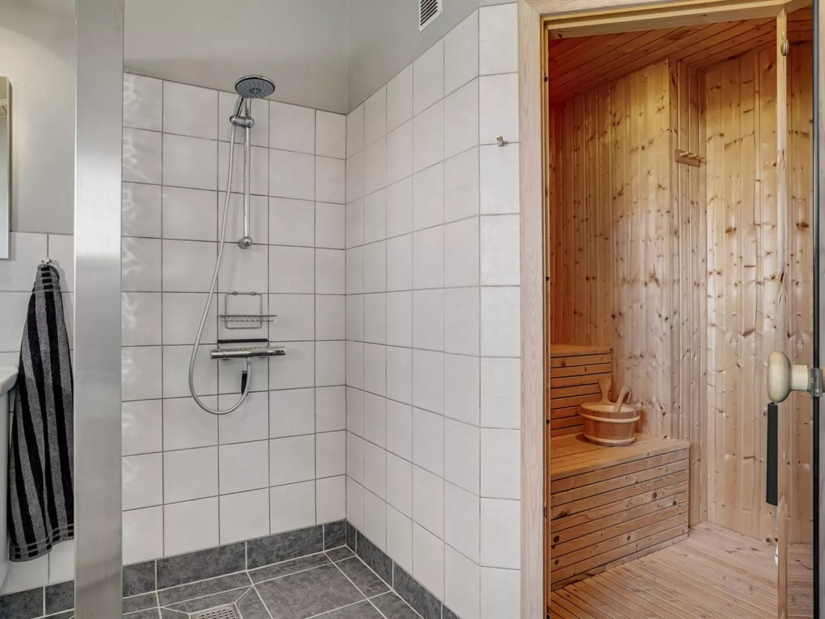 "Horsten" - 350m from the sea-Drinnen