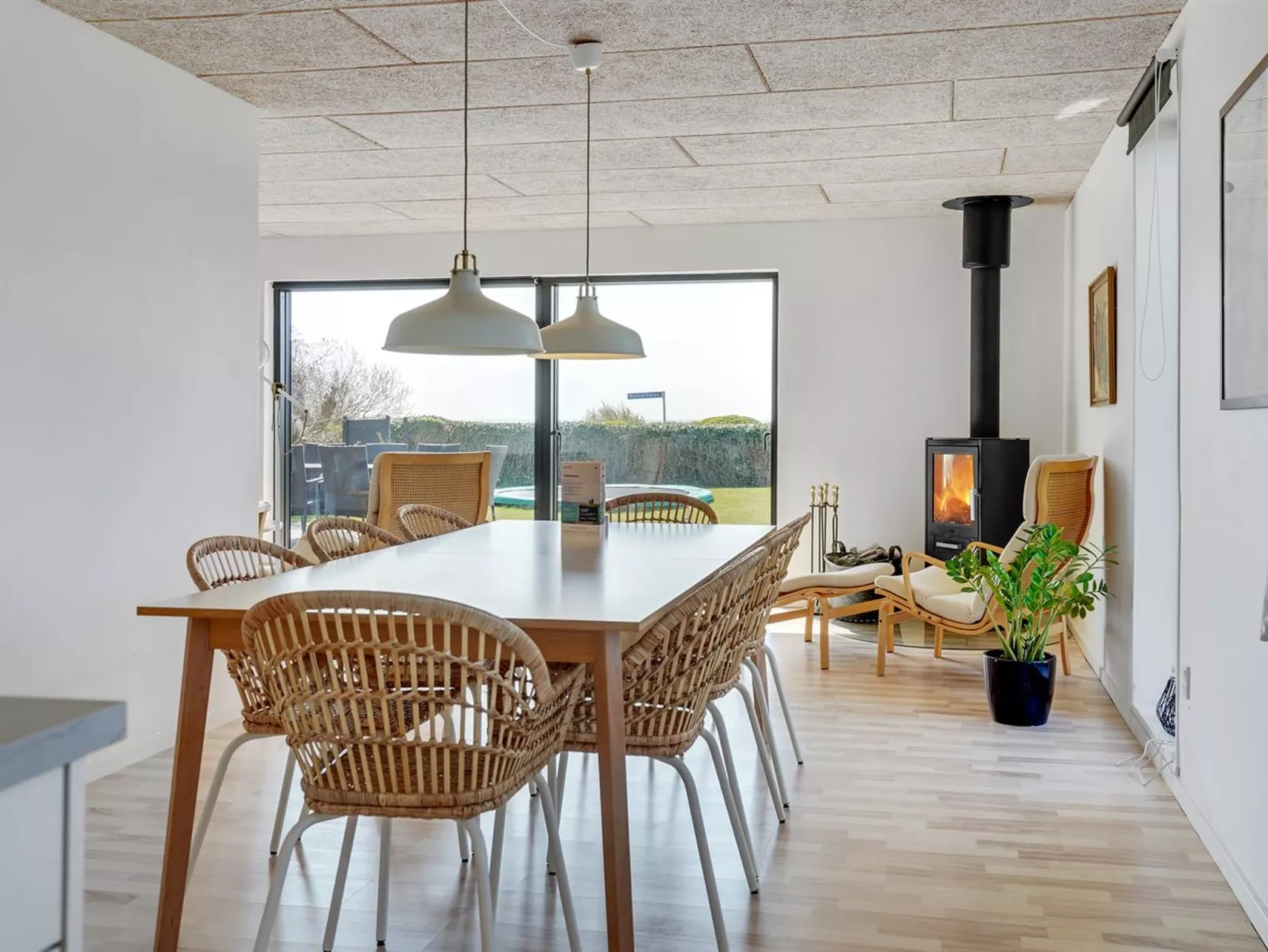 "Emin" - 100m from the sea-Drinnen