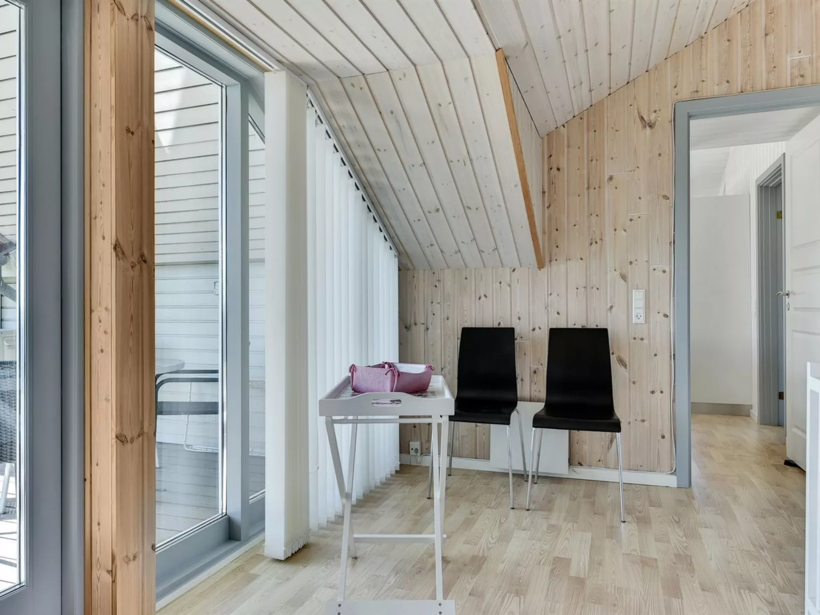 "Katrina" - 50m to the fjord-Inside