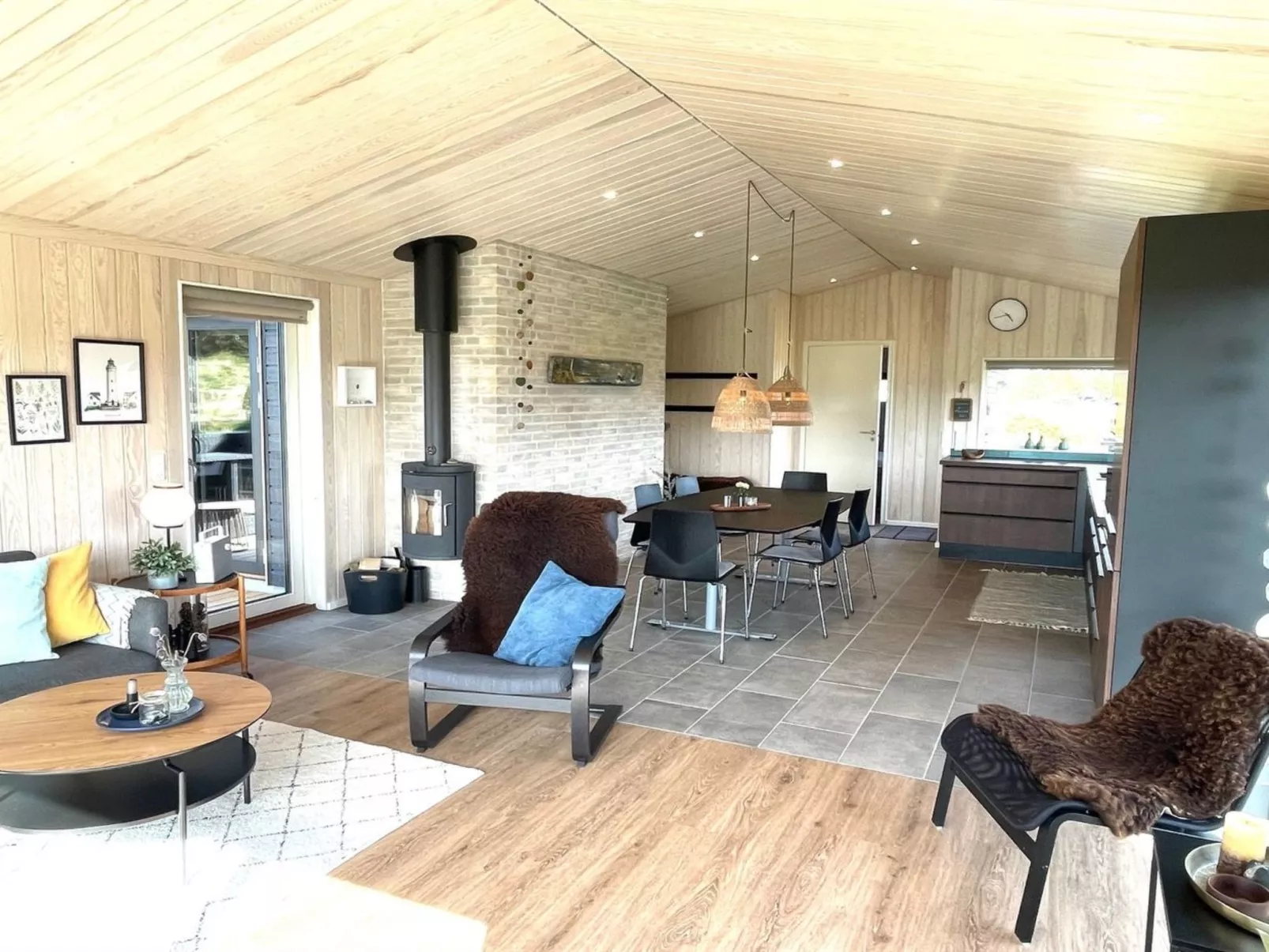 "Hinda" - 1.2km from the sea-Inside