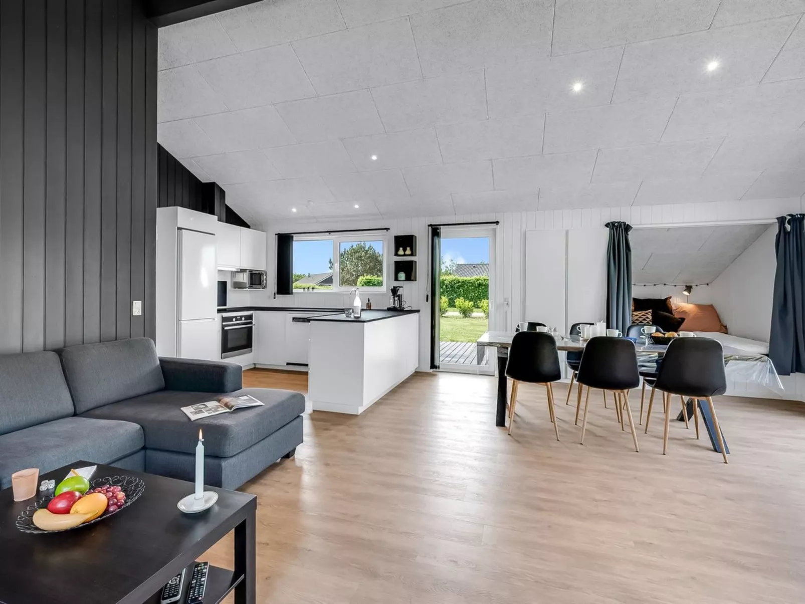 "Leeve" - 1.4km to the fjord-Inside