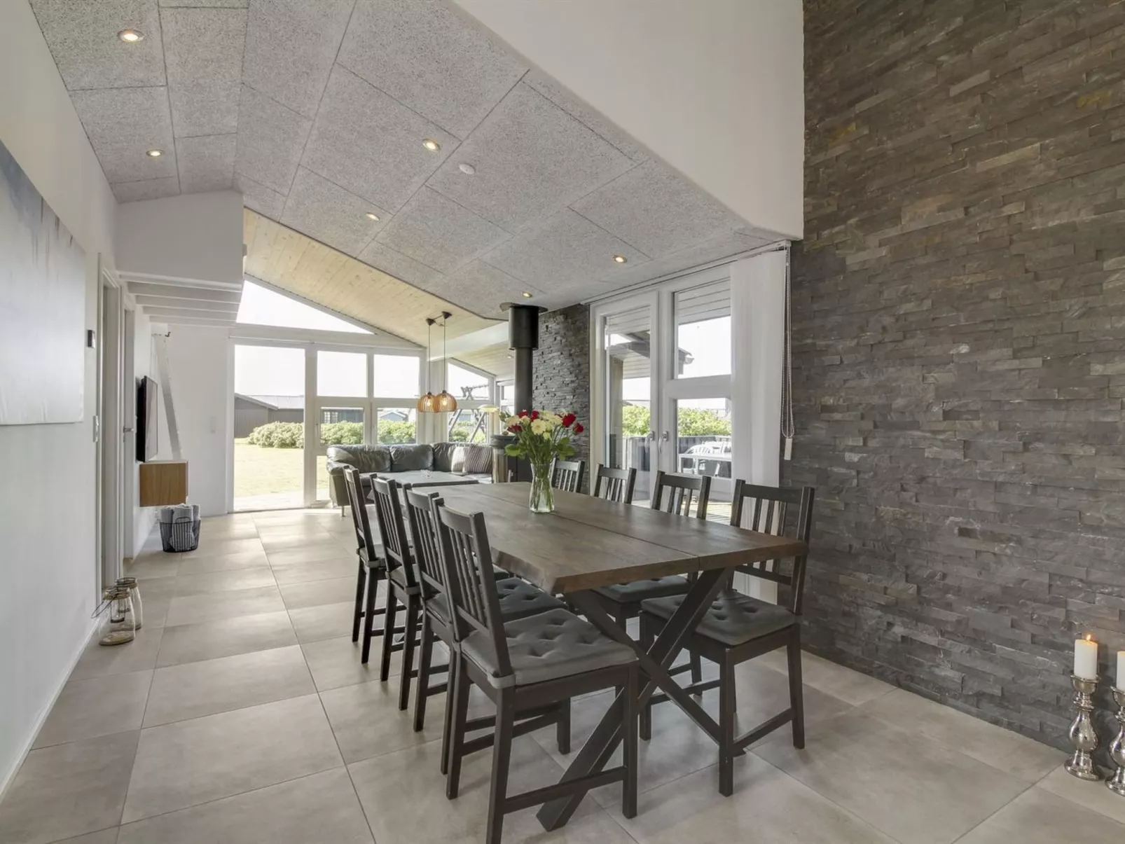 "Hroswitha" - 100m from the sea-Inside