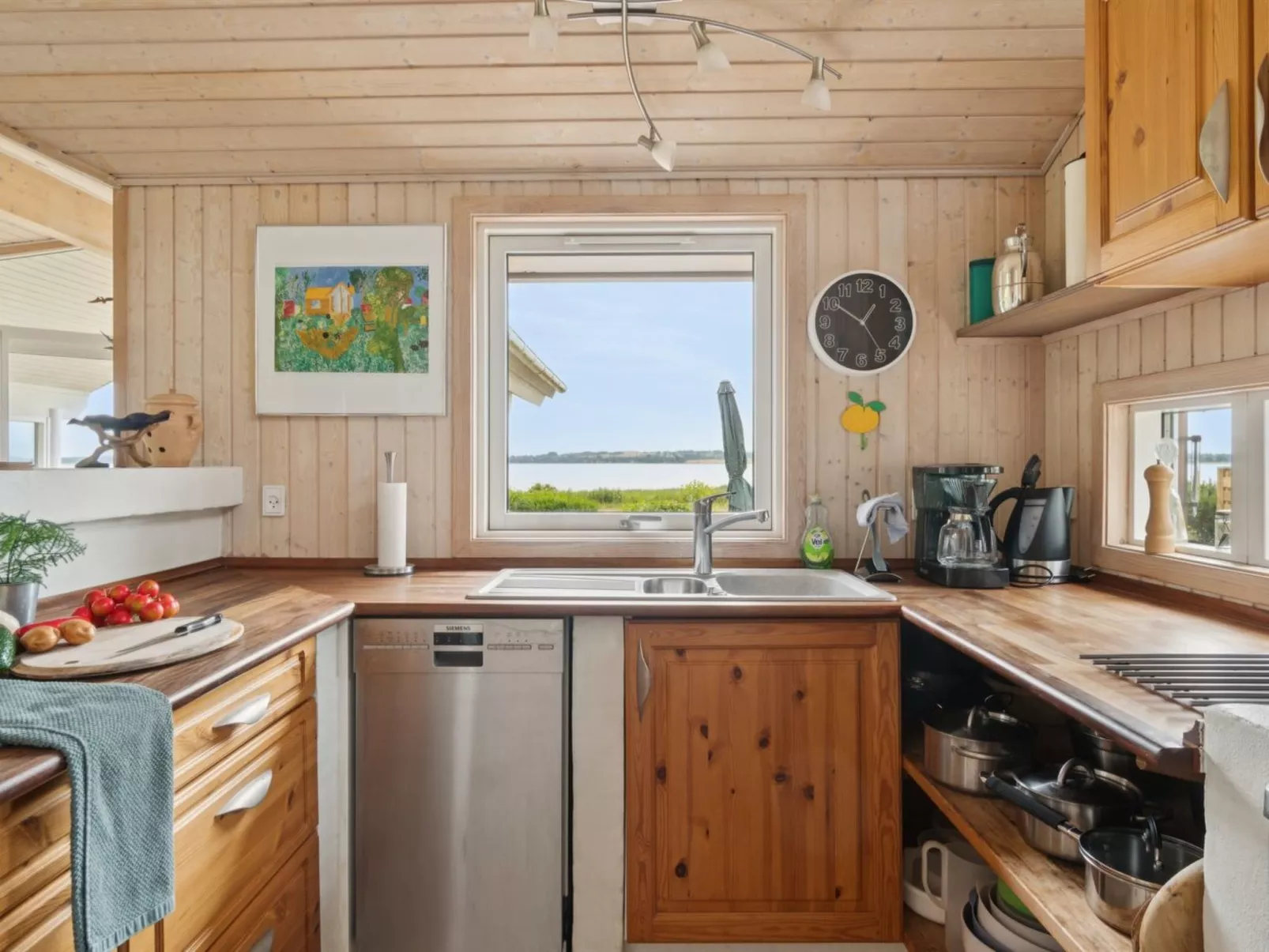 "Brunman" - 10m to the fjord-Inside