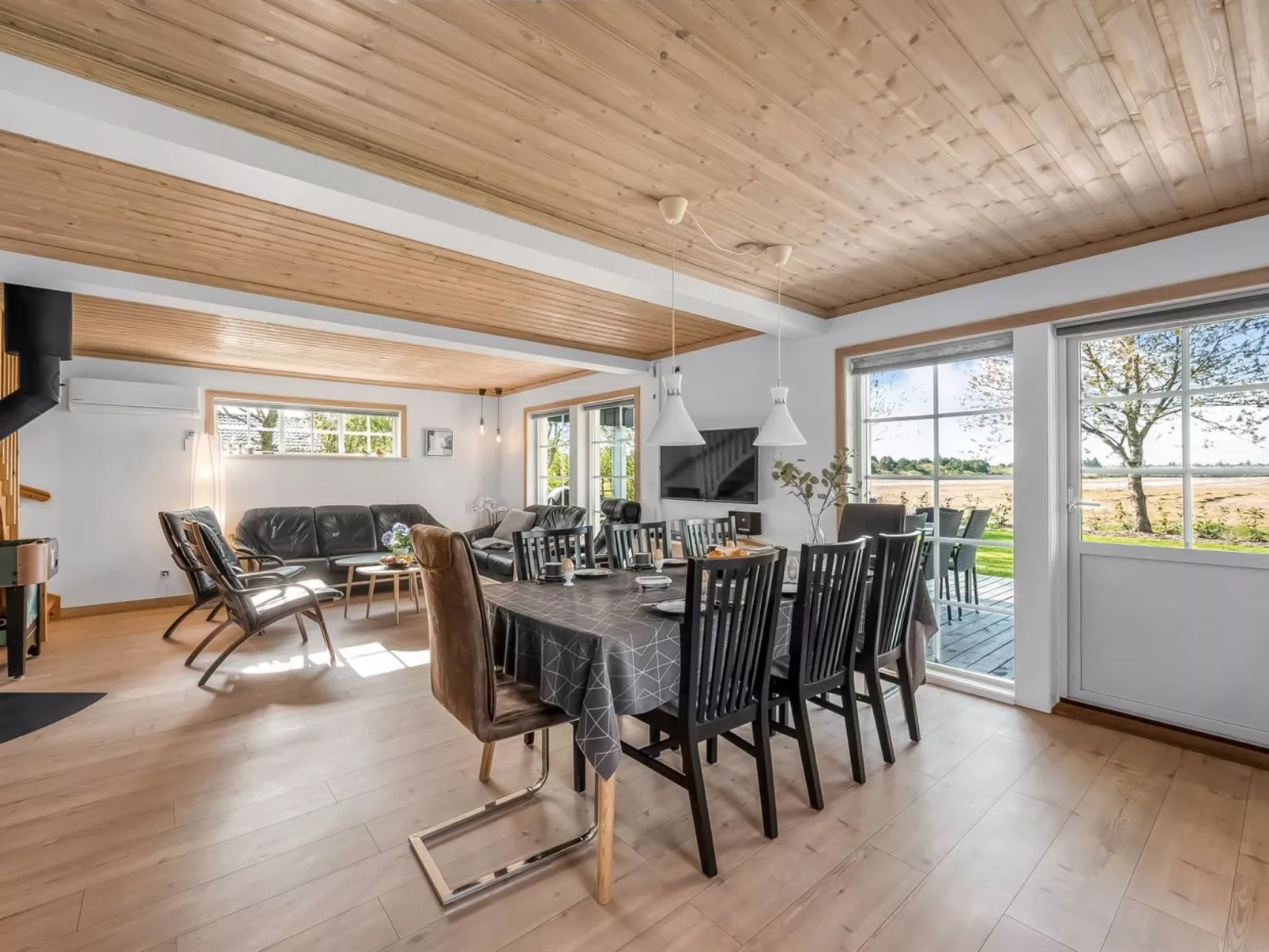 "Adelia" - 850m to the fjord-Dedans